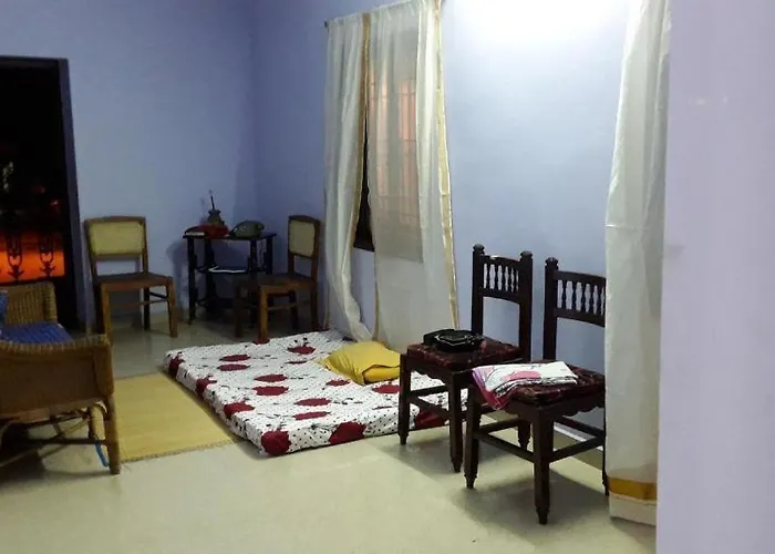 Valentine & Guest HouseHostel